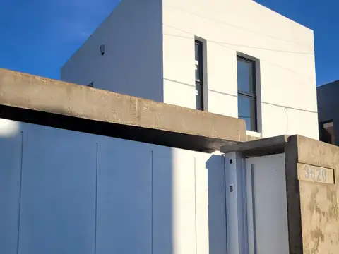 Casa tres dormitorios a estrenar Gorina la plata