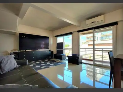 VENTA DPTO DUPLEX DE CATEGORIA 4 AMB EN FLORES