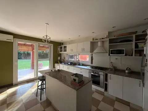 Casa 5 ambientes con 3 baños