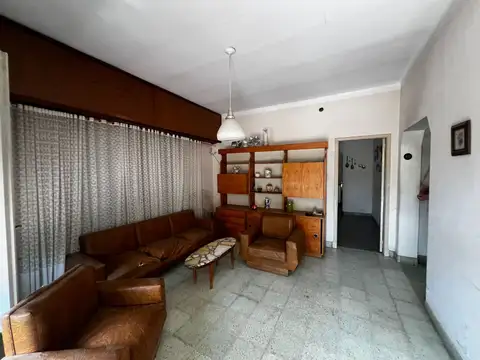 CASA CÉNTRICA EN VENTA, GENERAL LAS HERAS