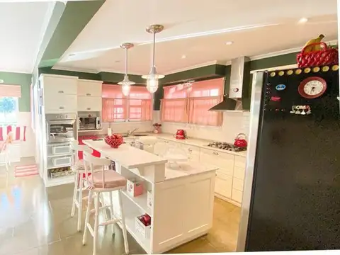 Casa 4 ambientes con 4 baños