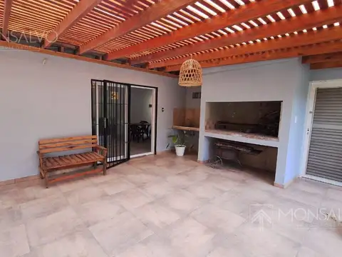 CASA QUINTA 2 AMBIENTES CON PERGOLA Y PISCINA