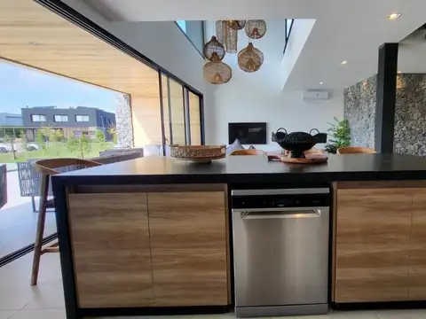 Casa en Alquiler al Este