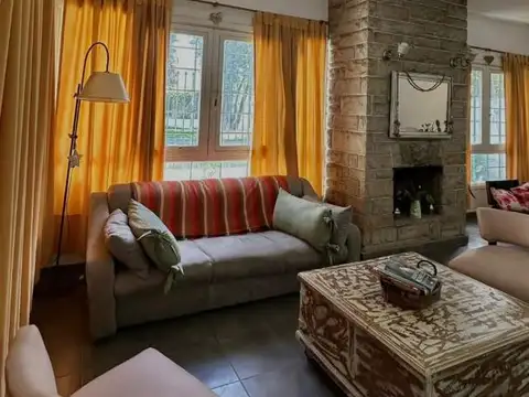 Chalet 4 ambientes en excelente ubicación.