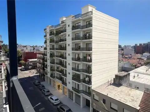 VENTA AMBIENTE CON BALCON A ESTRENAR