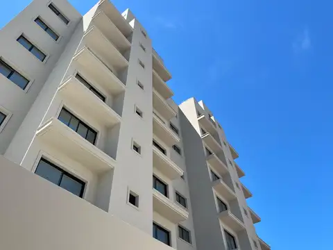 VENTA AMBIENTE CON BALCON A ESTRENAR