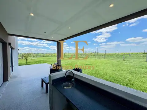 Casa en Venta con 6 cocheras