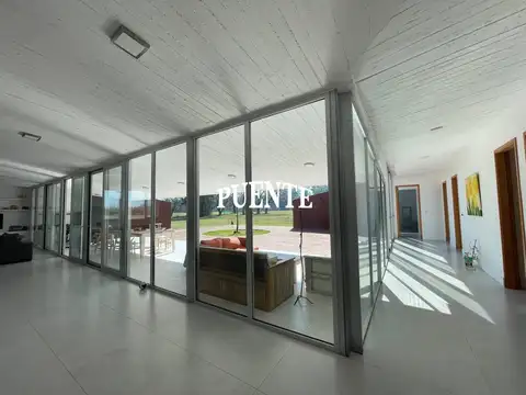 Casa 5 ambientes con 4 baños