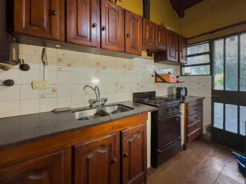 Casa 5 ambientes con 2 baños