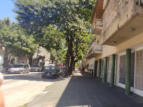 ALQUILER MONOAMBIENTE Amplio con Patio en Pompeya