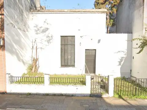 VENTA CASA BELGRANO A RECICLAR.