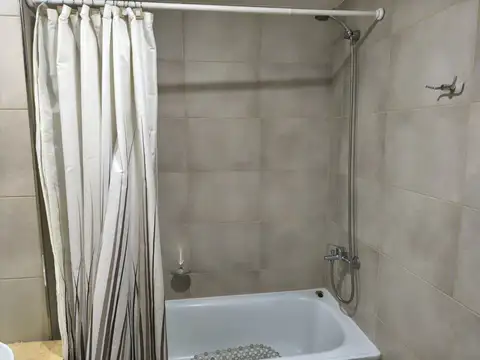 Alquiler Monoambiente amoblado con balcón - frente