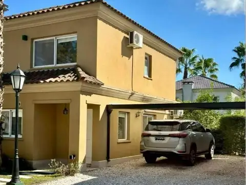 Casa Duplex de 3 Ambientes, Complejo Cerrado con Seguridad