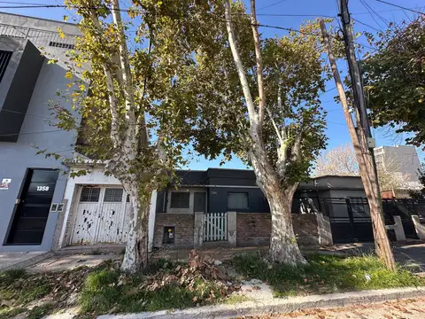 Casa con lote ideal Desarrollo inmobiliario multifamilar!  Berazategui