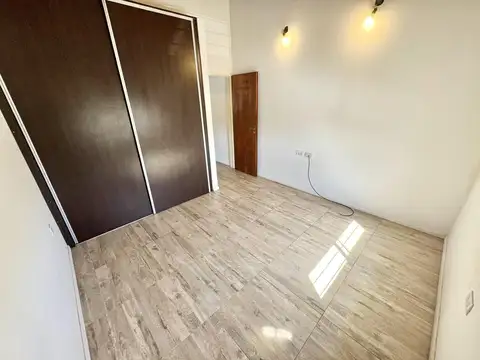Dúplex 3 ambientes en muy buen estado.