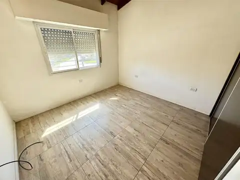 Departamento en Alquiler en Castelar Sur, $ 900.000