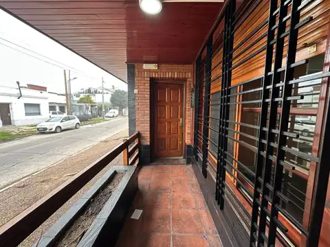 Casa en Alquiler en Bernal Oeste, $ 700.000