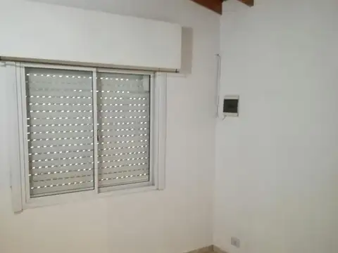 Casa en Alquiler con 1 cochera