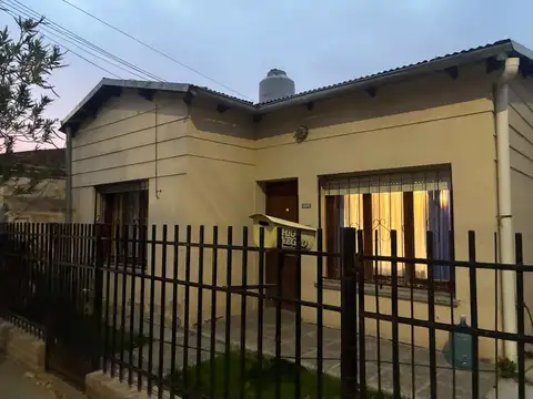 CASA Y DOS DEPTOS A REFACCIONAR I TRIPLE RENTA