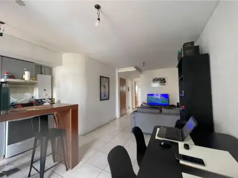 Departamento 1 dormitorio con balcón, terraza con quincho y parrillero