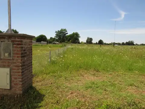 Lote en Los Juncos con Bajada a la Laguna