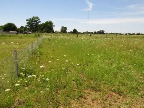 Lote en Los Juncos con Bajada a la Laguna