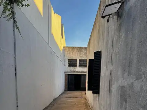 Galpon Haedo Congreso 1500 220 mts2 + casa antigua