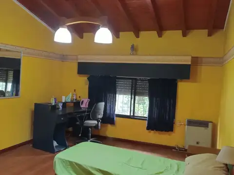Casa en Venta con 4 cocheras