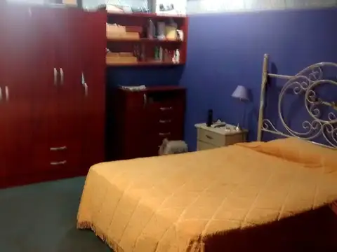 Casa 8 ambientes con 4 baños