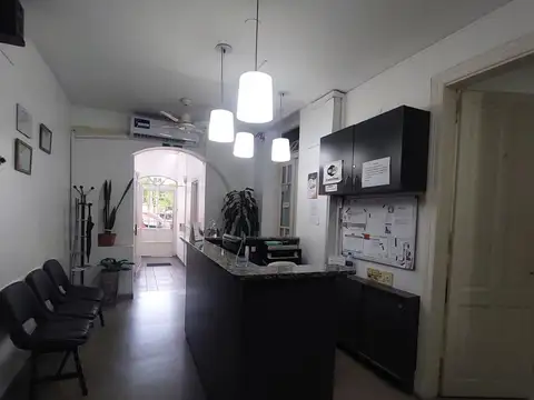 Casa 7 ambientes con 2 baños