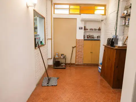 Casa 7 ambientes con 1 baño