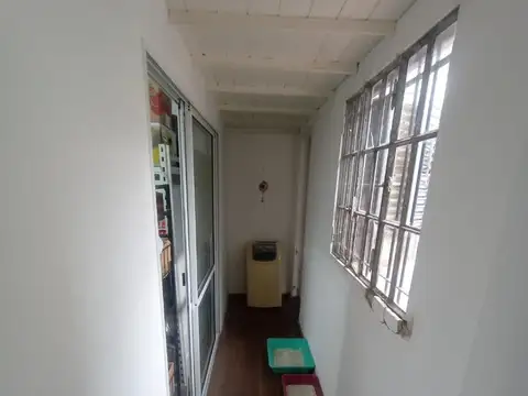 Gran Casa c/ Local, Cochera y Patio con PRECIO CONVERSABLE.