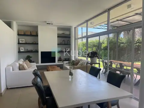 Casa 4 ambientes con 3 baños