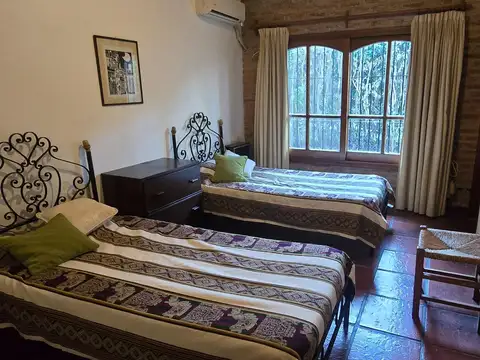 Casa en Venta con 3 cocheras