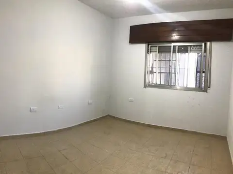 Depto Tipo Casa en Alquiler en San Antonio de Padua, $ 650.000