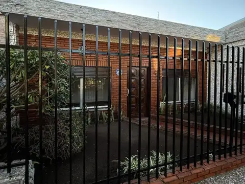 DEAN FUNES al 2500 CASA TIPO CHALET 3 AMBIENTES