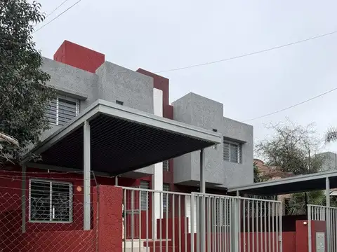 VENTA CASA EL REFUGIO, SOBRE DIVINO MAESTRO. 3D, 3B. APTO CREDITO