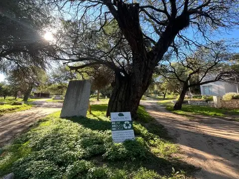 Lote en barrio Cerrado - con bajada al rio