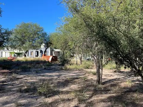 Lote en barrio Cerrado - con bajada al rio