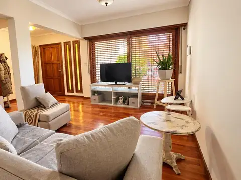 Casa 6 ambientes con 3 baños