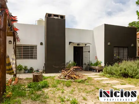 Construcción minimalista con amplios ambientes - C560