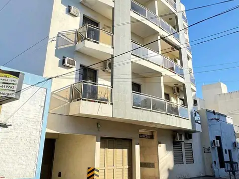 Depto. en venta 2 dormitorios c/cochera España entre Moreno y Belgrano