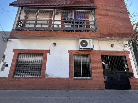 VENTA PH 2 ambientes Wilde a refaccionar