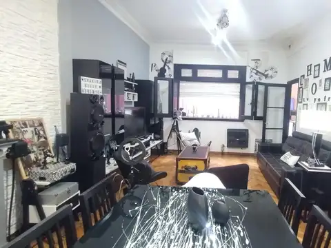 Casa 4 ambientes con 2 baños