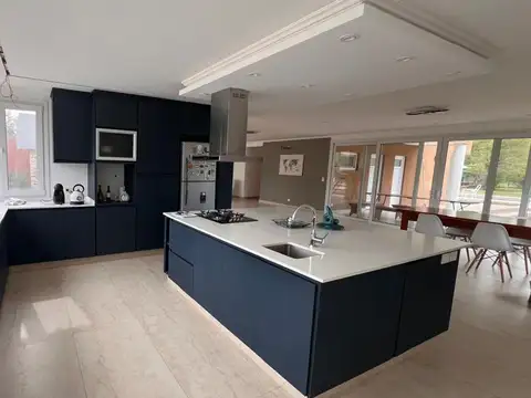 VENTA CASA 6 AMBIENTES PARQUE LAS NACIONES PILETA
