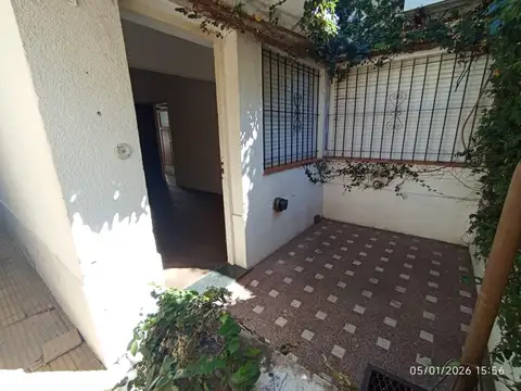 Depto dos dormitorios con patio, sin expensas