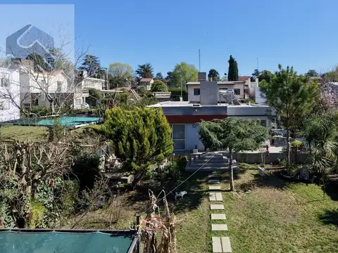 Casa en Venta con 2 cocheras