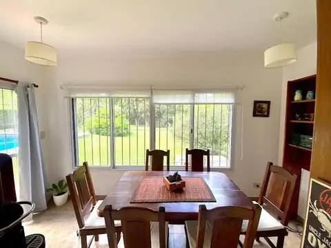 Casa en Alquiler con 2 cocheras