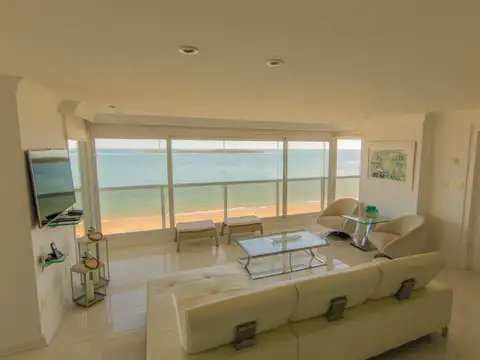 Departamento en Venta en Playa Mansa, USD 1.780.000