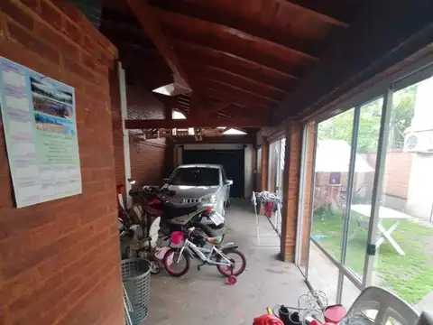 Casa en Alquiler con 1 cochera